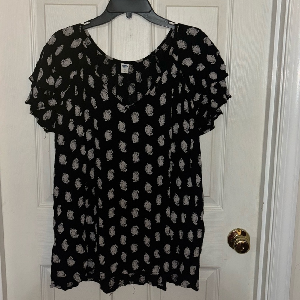 Old Navy Black Paisley Top!